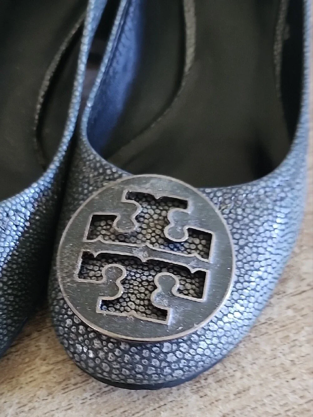 Tory Burch Green Pebbled Leather Pumps with Logo Medallion